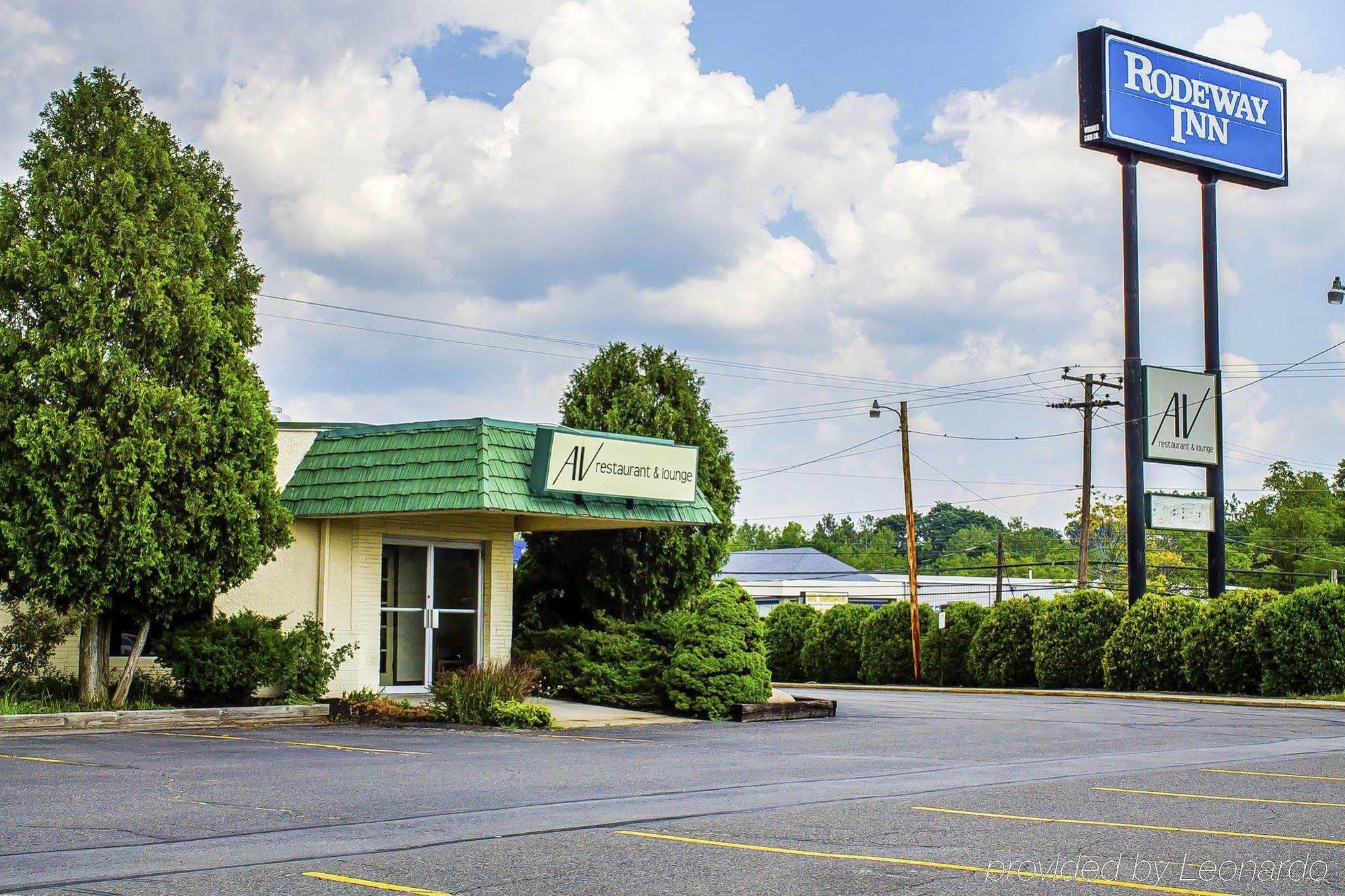 Rodeway Inn Moosic - Scranton Exterior photo