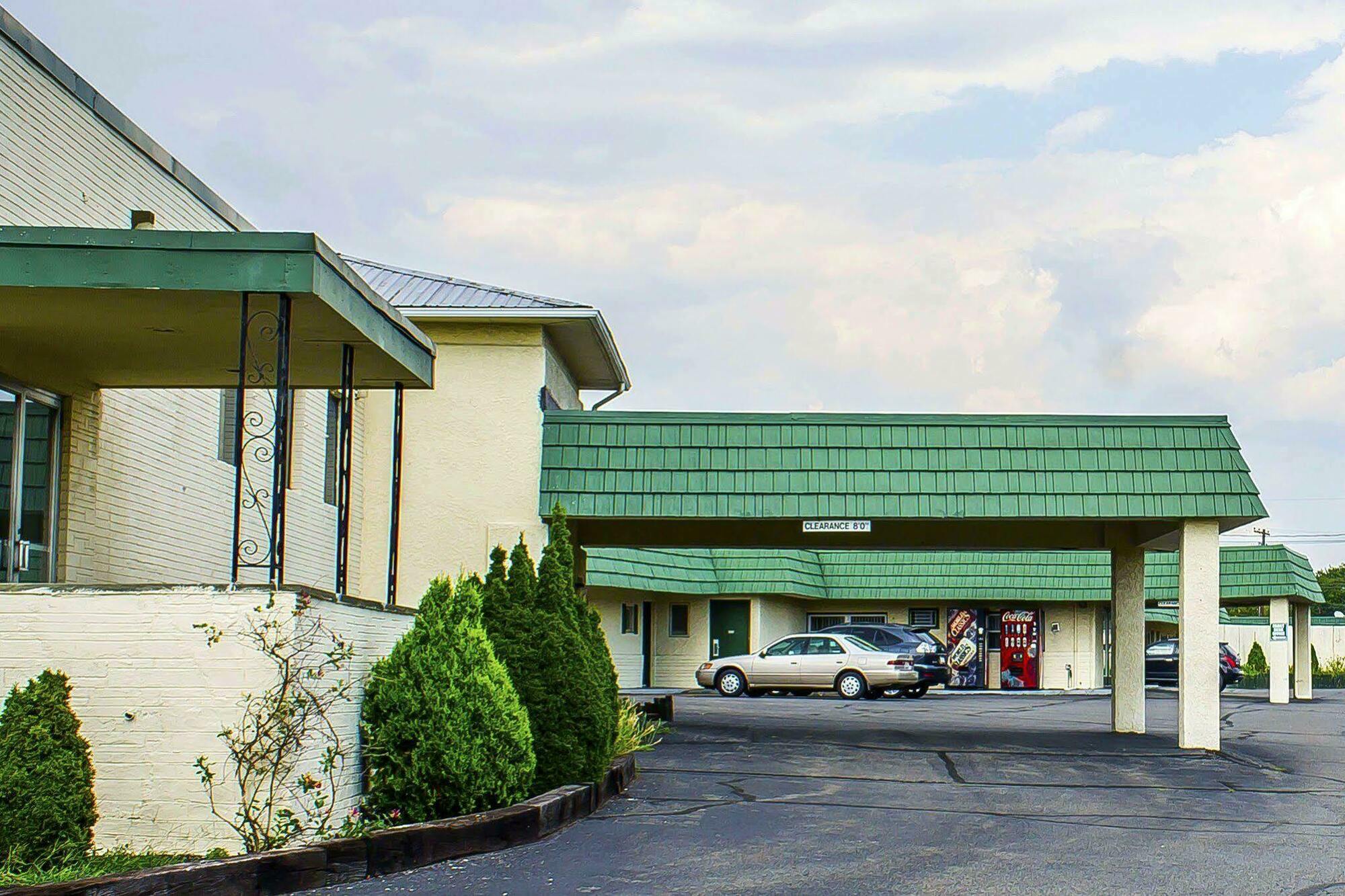 Rodeway Inn Moosic - Scranton Exterior photo